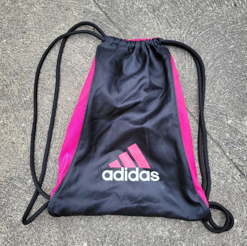 Adidas string bag / backpack in greay shape